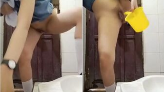 Sange Mastrubasi Di Kamar Mandi Sekolahan